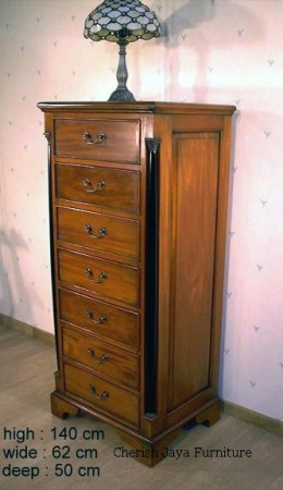 Code: GBSC-003 Name: Chest of 7 drawers Bulbous Size: H=140 x W=62 x D=50 cm Wood: Solid Mahogany wood.